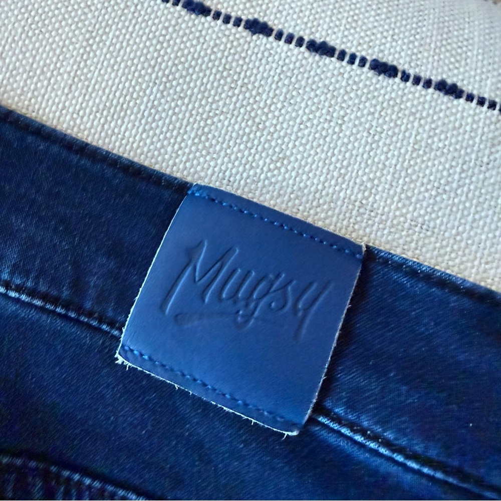 Classic Indigo Mens Jeans - Picture 3 of 4